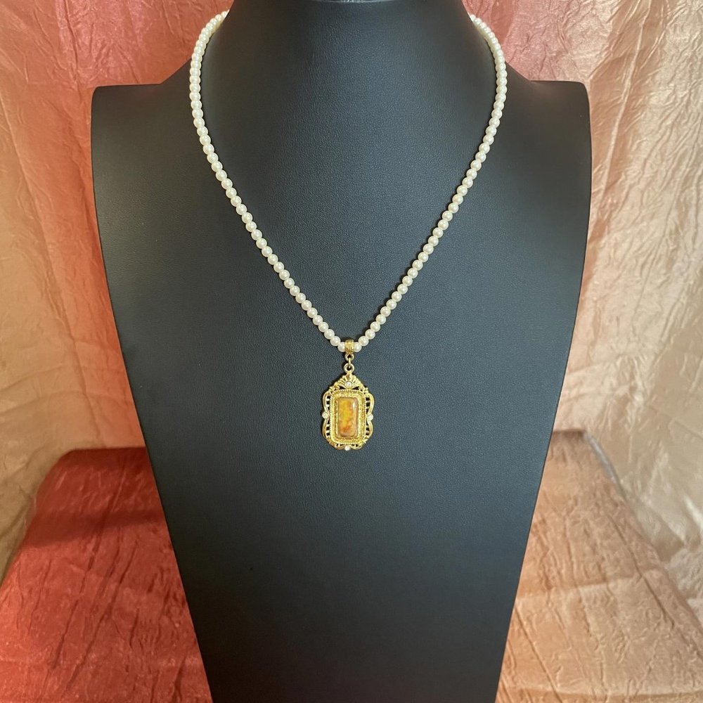 1928 COLL FAUX PEARL RHINESTONE ACRYLIC OVER CHERUB GOLD TONE PENDANT NECKLACE